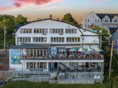 The Dockside Inn & Restaurant โรงแรมใน