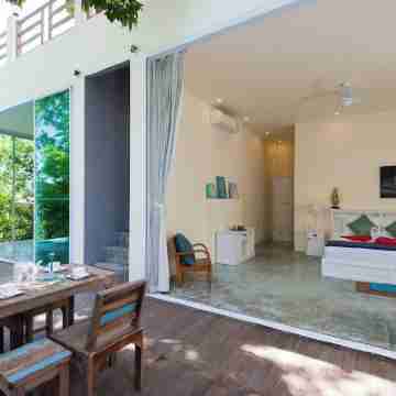 Hillside 2-bedroom villa Koh Tao with great view, pool, WiFi, AC Rooms