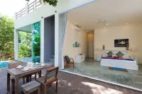 Hillside 2-bedroom villa Koh Tao with great view, pool, WiFi, AC