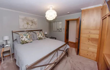 The Broadway Guest House Отели в г. Licking County