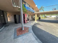 Tarpon Shores Inn
