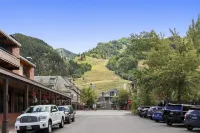 Aspen Square Condominium Hotel - parking