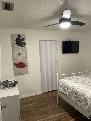 Charming Town House — 10 Minutes from the Legoland Park and Downtown