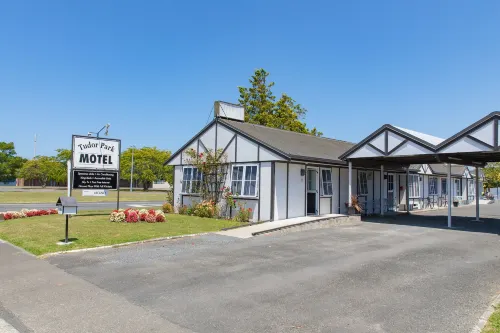Tudor Park Motel Hotels in Gisborne