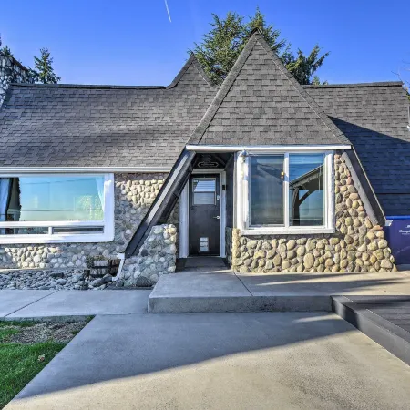 Puget Sound Cabin with Hot Tub and Water Views!
