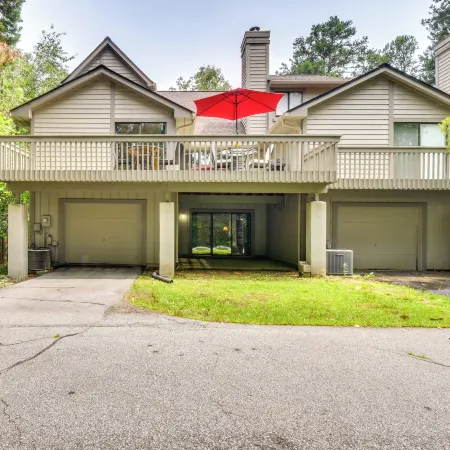 Walk to Lake Keowee: Salem Townhome w/ Deck