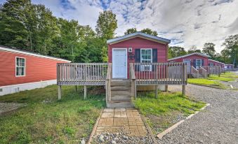 Pet-Friendly Cassoplis Cabin, Close to Parks!