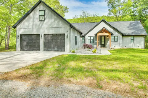 Waterfront Flippin Retreat w/ White River Access!