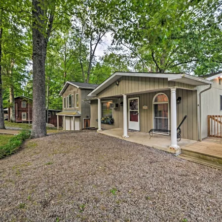 Lake Barkley Home Private Dock, Kayaks, Fire Pit!