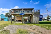 Steps to Sand: Surfside Beach Gem w/ Large Yard - Pet friendly