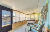 Waterfront Hernando Beach Home w/ Dock & Hot Tub! - Homestays