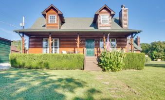 Incredible Log Home: 1 Mile from Lake Tenkiller