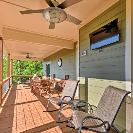Hiawassee Home w/ Views < 1 Mi to Lake Chatuge