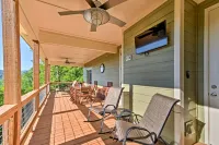 Hiawassee Home w/ Views < 1 Mi to Lake Chatuge - 3-Star