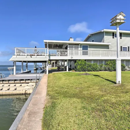 Waterfront Deck and Bay Access Galveston Getaway!