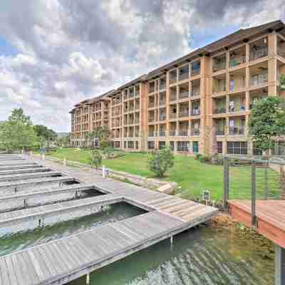 Lake LBJ Condo w/ Balcony & Shared Boat Docks Others