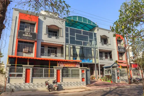 TR's Edifice - A Luxury Guest House - Pensions