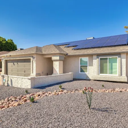 Lovely Gilbert Home w/ Heated Pool: 3 Mi to Dtwn!