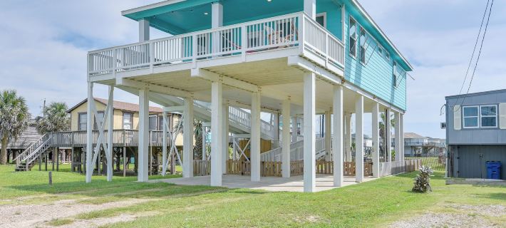 Furnished Deck + Ocean Views: Surfside Beach Home Hotels in Surfside Beach