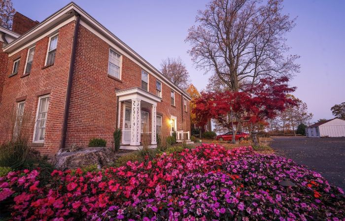 Cromwell Manor Inn