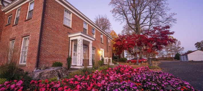 Cromwell Manor Inn Hotels in Orange County