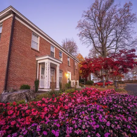 Cromwell Manor Inn