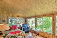 Year-Round Waterfront Getaway Lake Access and Dock!