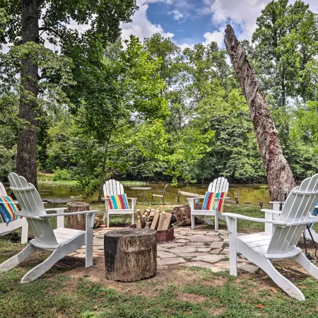 Fire Pit & Deck! Cozy Smoky Mtn Retreat on River