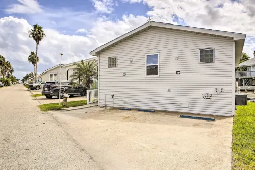 Waterfront Port Isabel Getaway: Bring Your Pet! - Wifi