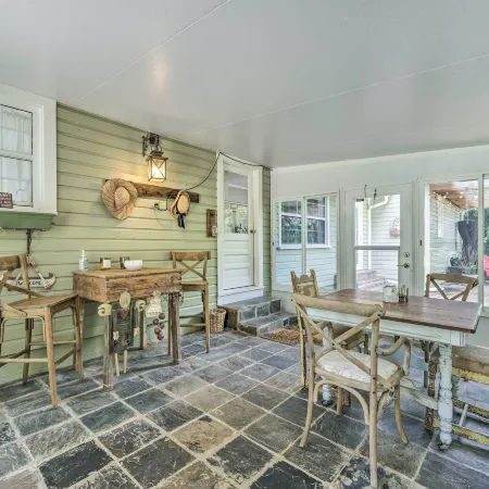 Walk to Mount Dora Historic District: Cozy Home!