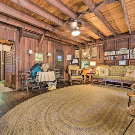 Douglas 'Whispering Winds' Cottage w/ Beach! Hoteles en Douglas