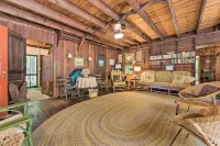 Douglas 'Whispering Winds' Cottage w/ Beach! - parking
