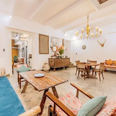 Small House Boutique Guest House Hotels near Old Town