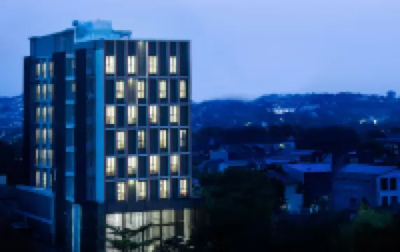 อัพ-พีค ซิมปัง ลิมา โฮเทล เซมารัง พาวเวอร์ บาย อาร์คิเปลาโก