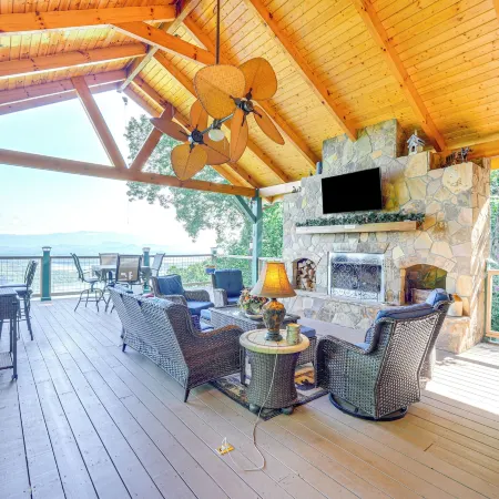 Hiawassee Home w/ Fire Pit & Furnished Deck!