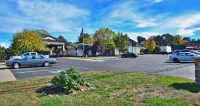 Best Western Saranac Lake - parking