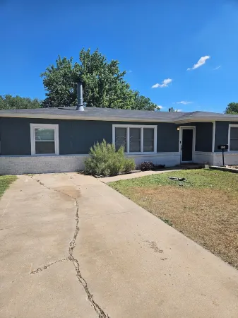 Spacious 4BR 2BA house in central Lubbock with a park practically next door!