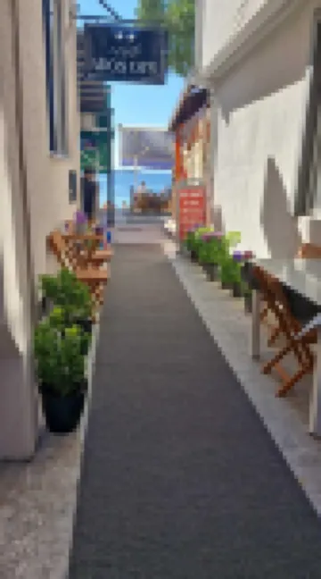 Ados Otel
