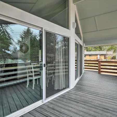 Cozy Cottage on the Coast Near Downtown Westport!