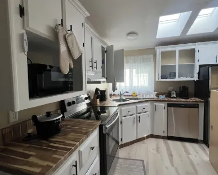 3 bedroom, 2 bathroom across from Walmart, 5 minutes to the airport & hospital. Hotels in Yellowknife