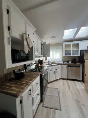 3 bedroom, 2 bathroom across from Walmart, 5 minutes to the airport & hospital.