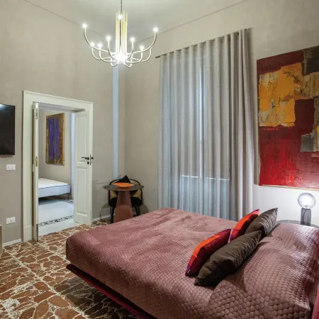 Reverse Art Hotel