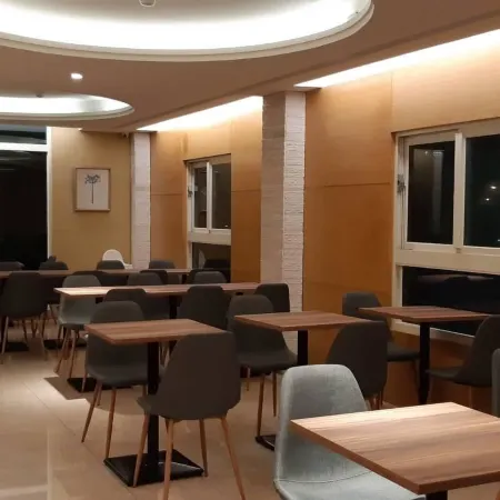New California Hotel Отели рядом с достопримечательностью «Станция метро Dapinglin»