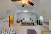 Modern Lakefront Home - Free Paddleboards, Sauna Hotels near Food Lion
