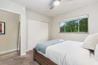 アズール スイート ウォーカブル オールド タウン コンド ウィズ パーク ビュー