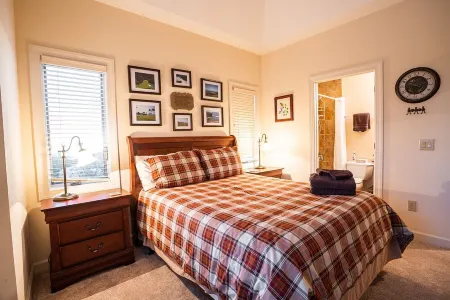 BEAR PAUSE amazing mountain views atop Sugar Mountain mins from Banner Elk