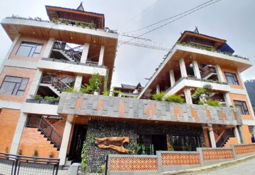 파리반 호텔 주변 명소