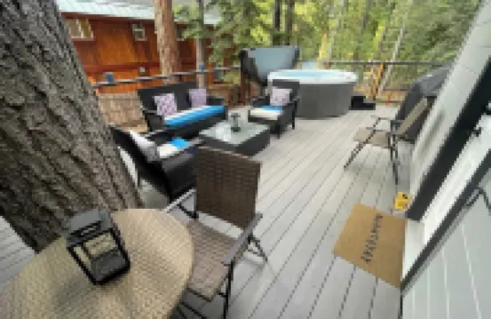Sweet Pine Deck Hot Tub Cozy Modern Interior Close to Ski Resort