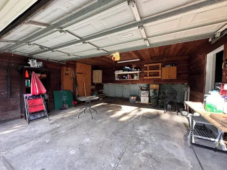 Walnut Manor - Be Our Guest – Ideal for Business Professionals and Families.