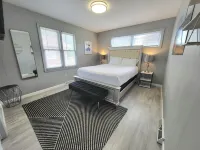 THE SEA BREEZE OCEAN BEACH HOUSE: 6 QUEEN BEDS